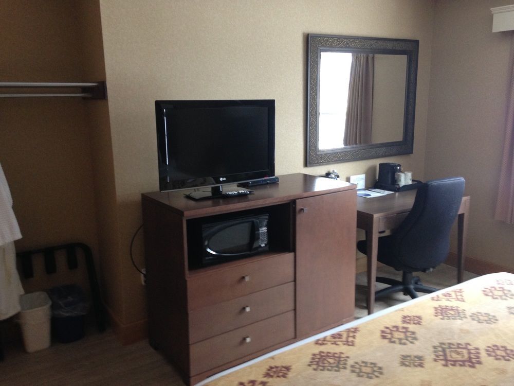 Quality Inn & Suites 콘웰 외부 사진