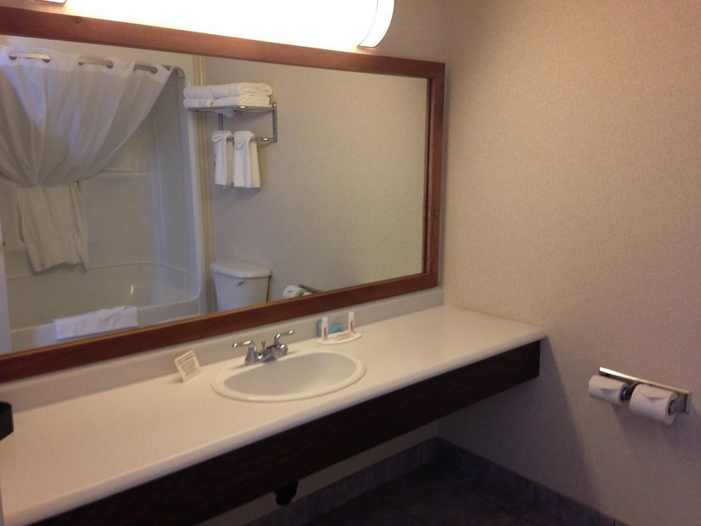 Quality Inn & Suites 콘웰 외부 사진