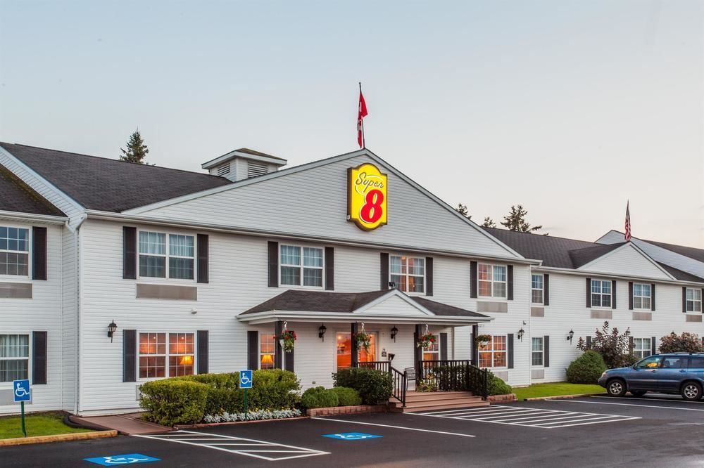 Quality Inn & Suites 콘웰 외부 사진