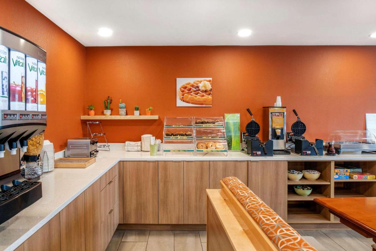 Quality Inn & Suites 콘웰 외부 사진