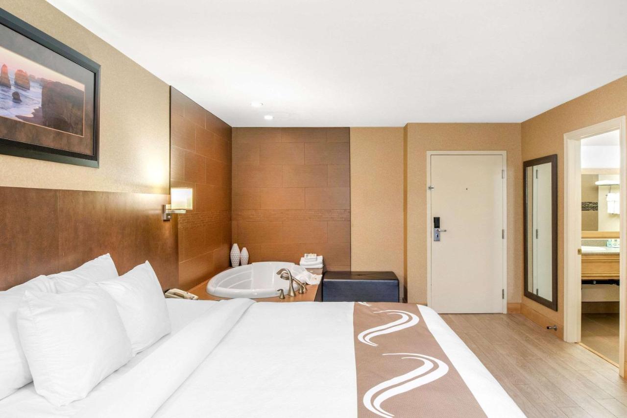 Quality Inn & Suites 콘웰 외부 사진