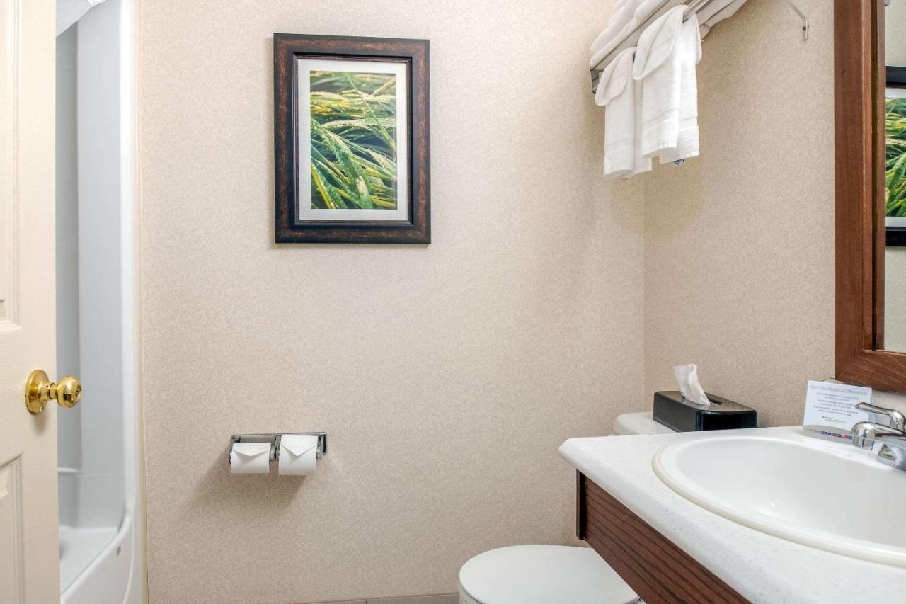 Quality Inn & Suites 콘웰 외부 사진