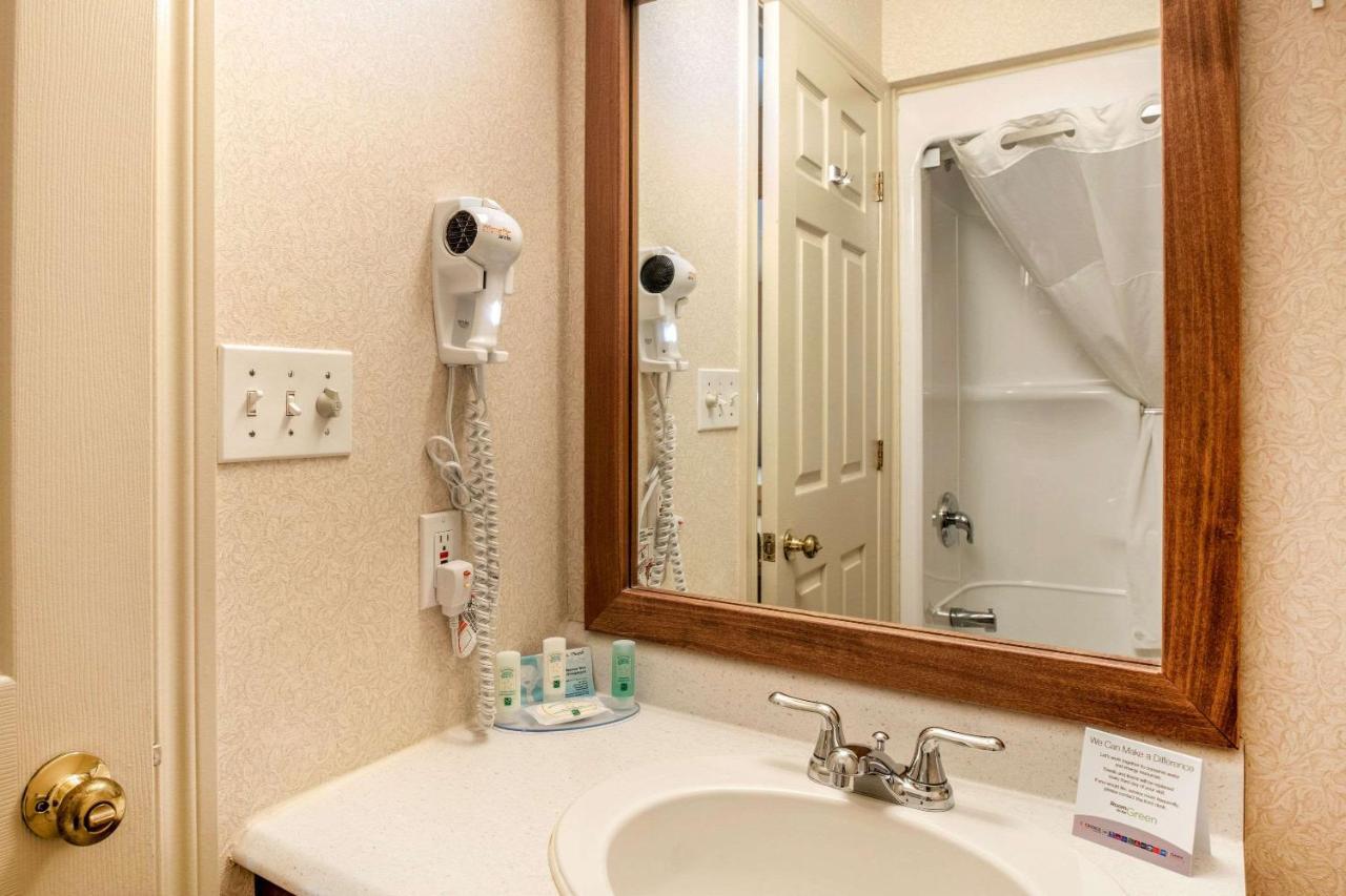 Quality Inn & Suites 콘웰 외부 사진