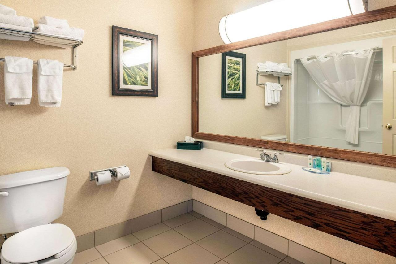 Quality Inn & Suites 콘웰 외부 사진