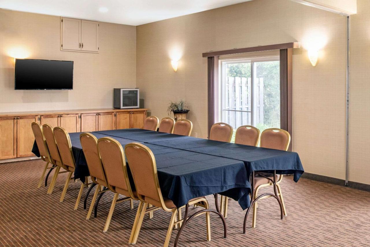Quality Inn & Suites 콘웰 외부 사진